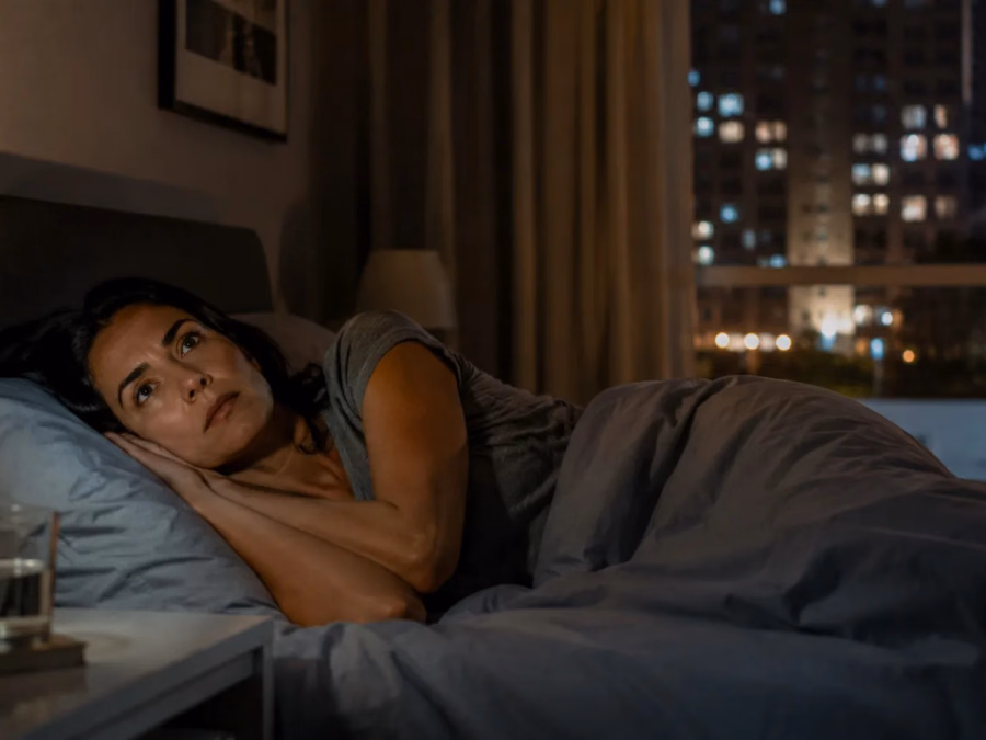 Línea temporal nocturna que muestra sueño estable, microdespertares y despertares provocados por ruido